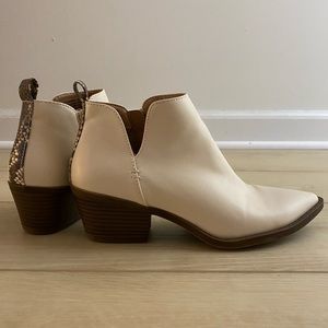 WOMEN’S CREAM BOOTS